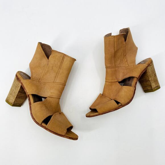 Free People 39 tan cutout Leather Heeled Sandal - Picture 1 of 6